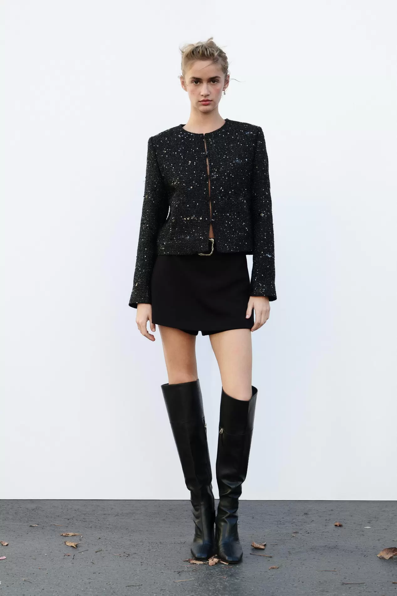 BLAZER STRUCTURÉ SEQUINS offre à 849 Dh sur ZARA