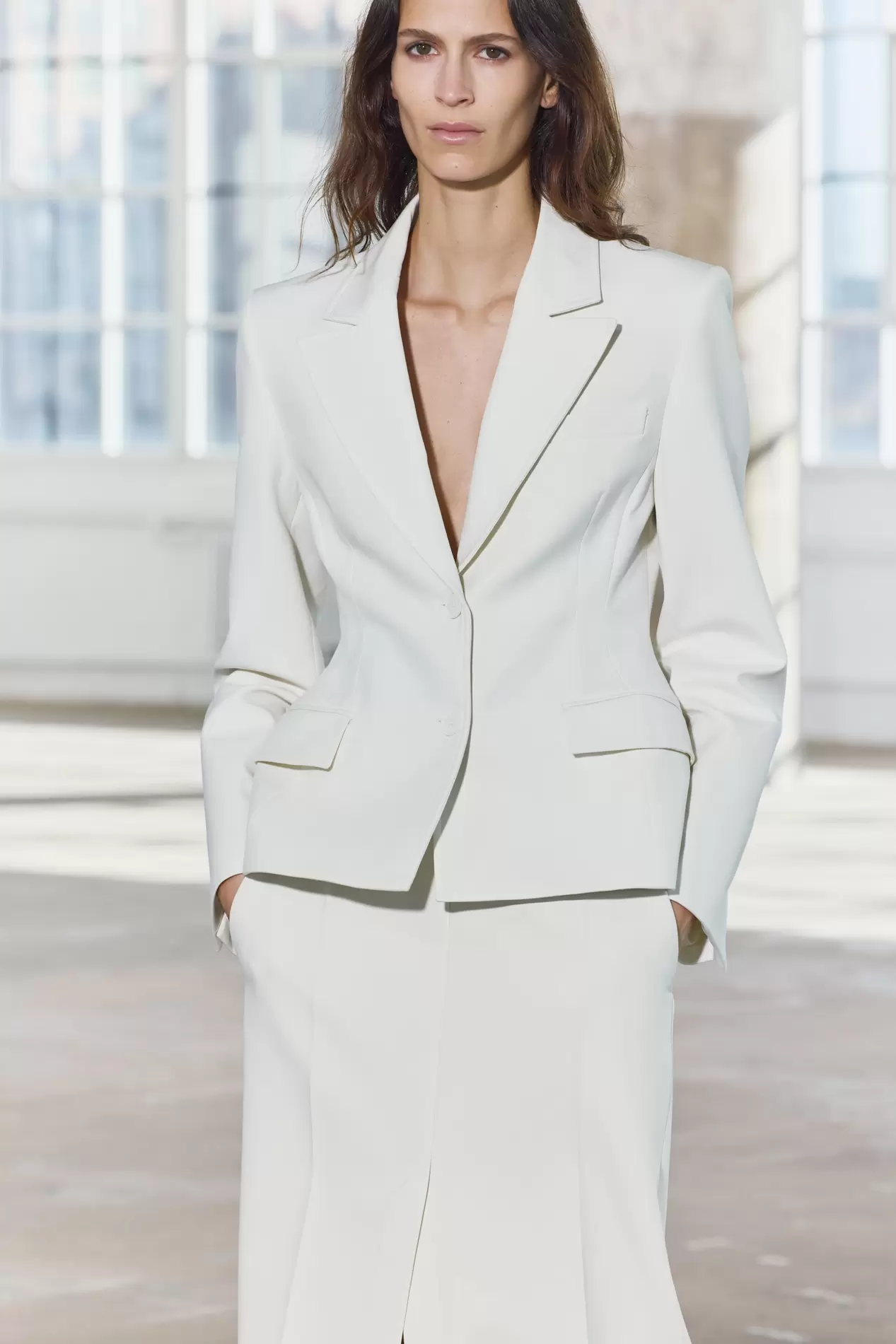 BLAZER CROISÉ CINTRÉ ZW COLLECTION offre à 1499 Dh sur ZARA