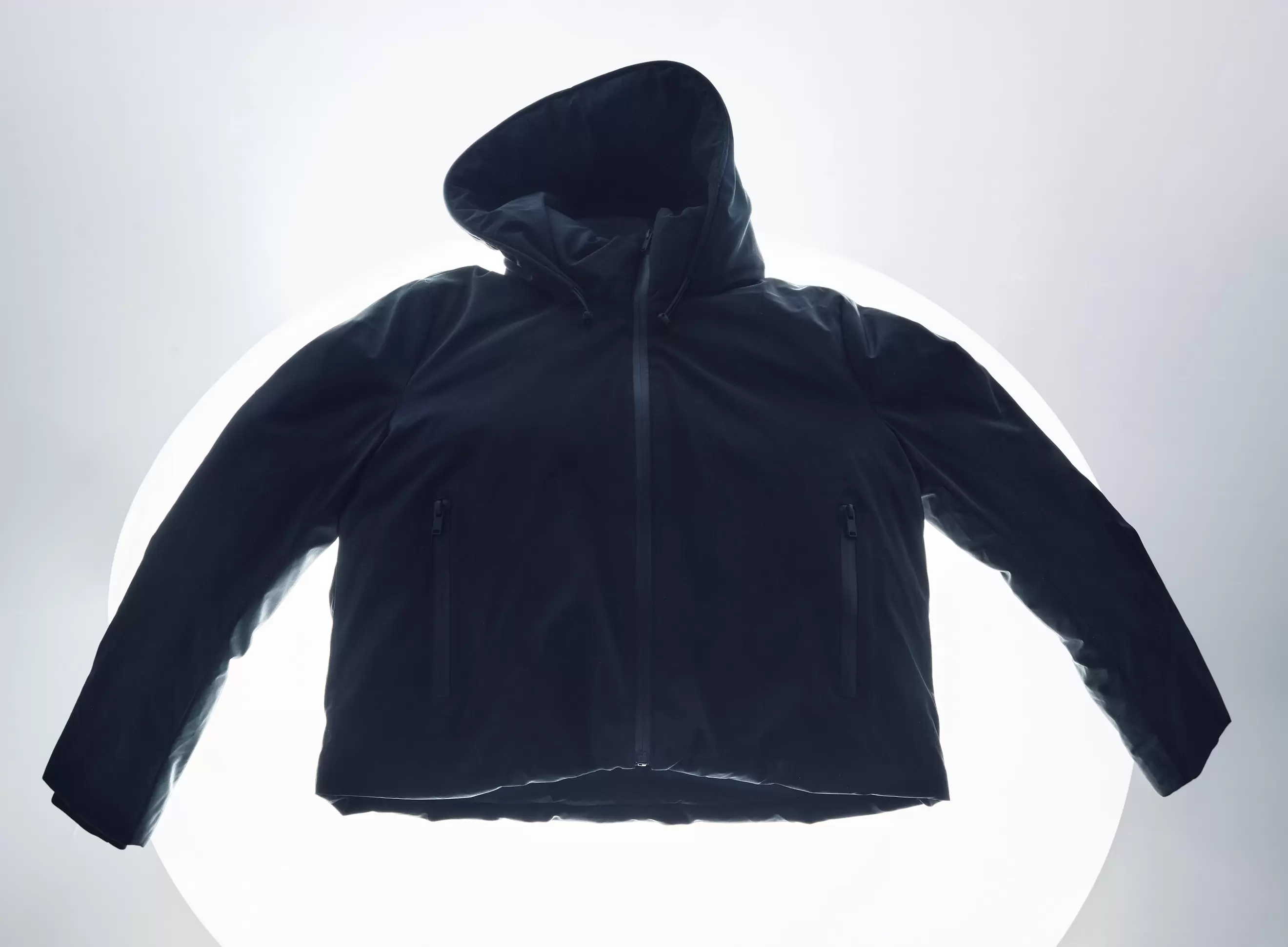 ANORAK COURT DÉPERLANT ET COUPE-VENT offre à 849 Dh sur ZARA