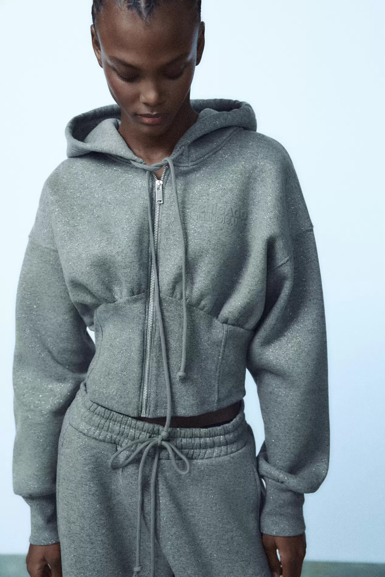 SWEAT COURT PAILLETTÉ offre à 499 Dh sur ZARA