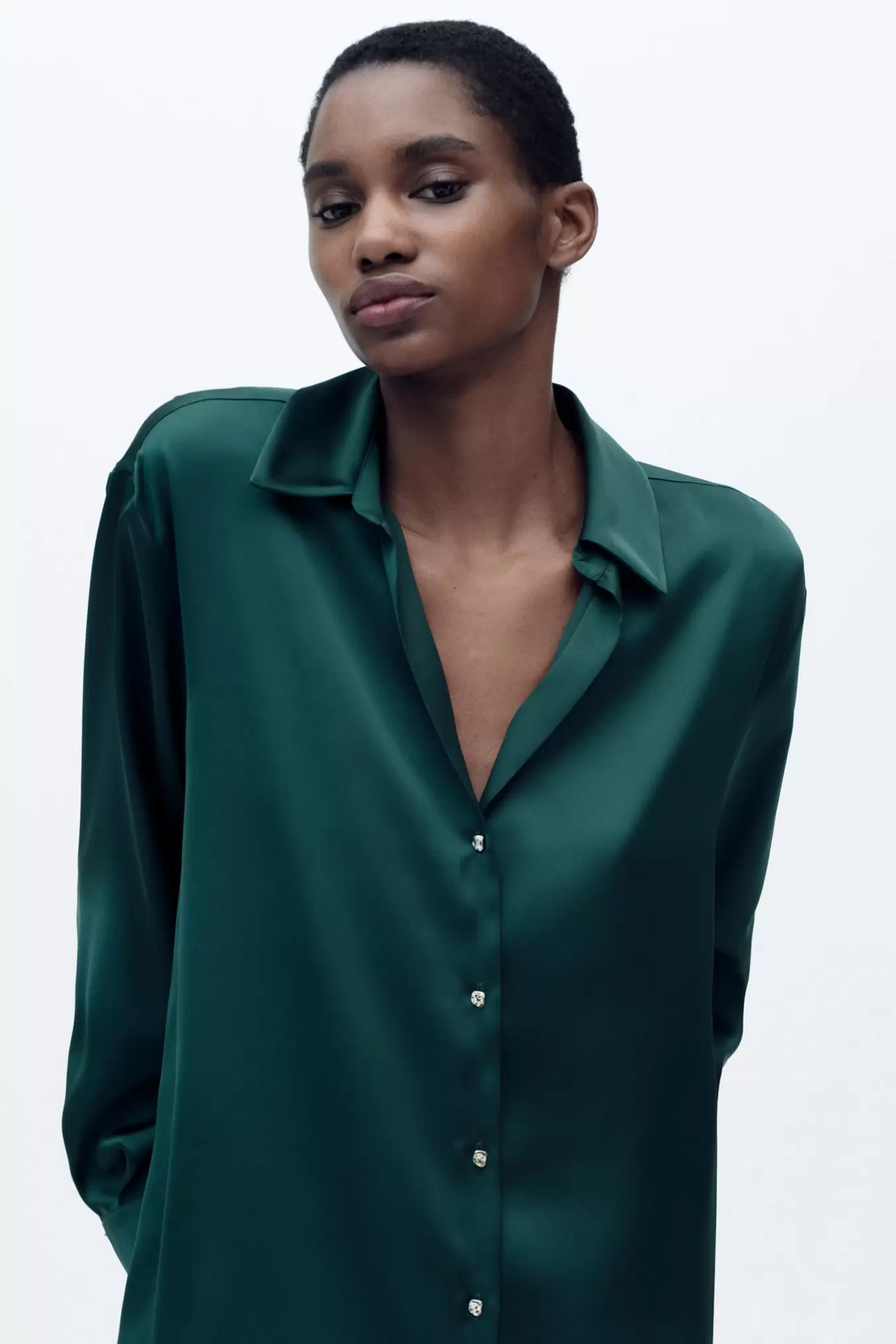 CHEMISE SATINÉE offre à 329 Dh sur ZARA