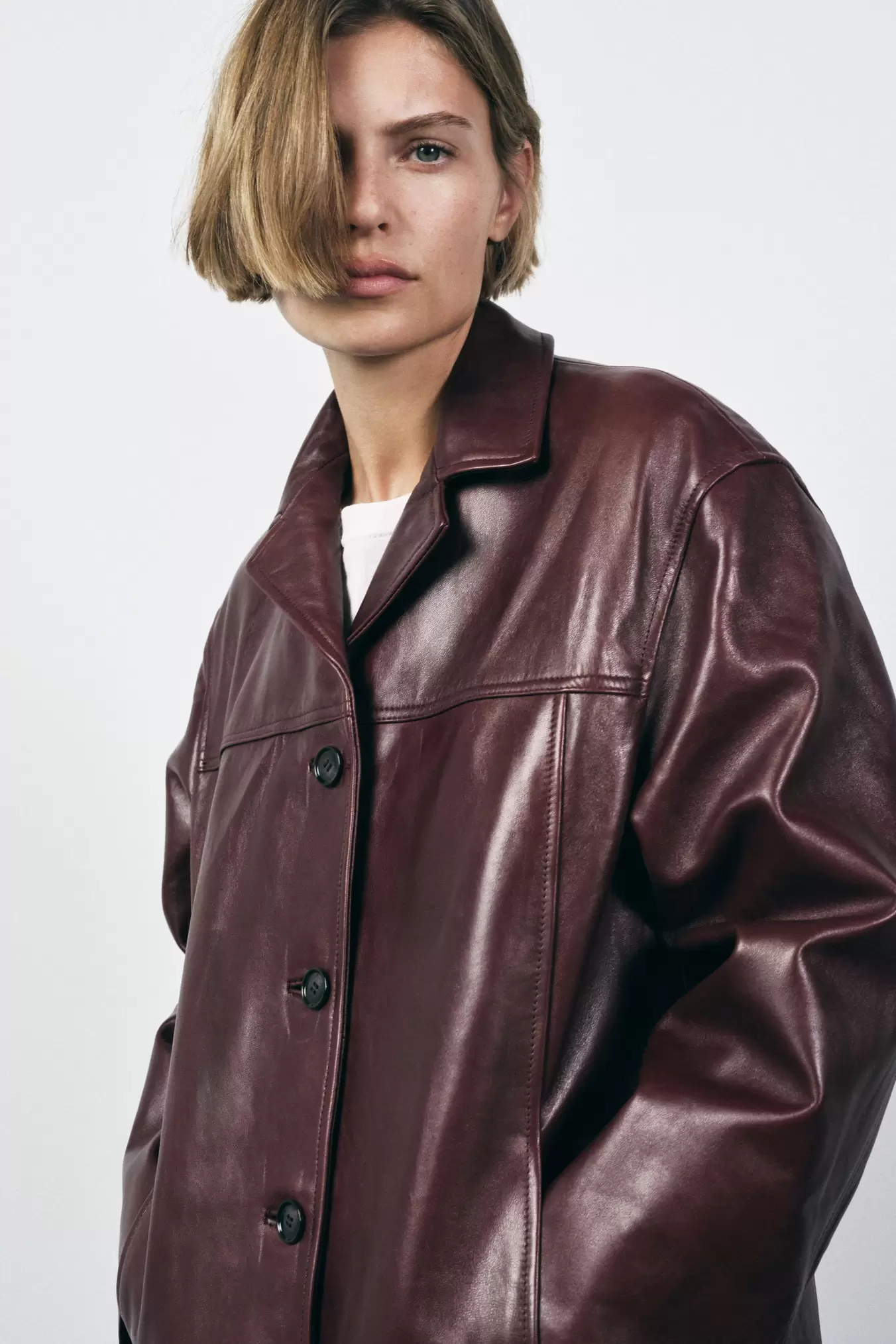 BLOUSON EN CUIR COLLECTION ZW offre à 3399 Dh sur ZARA