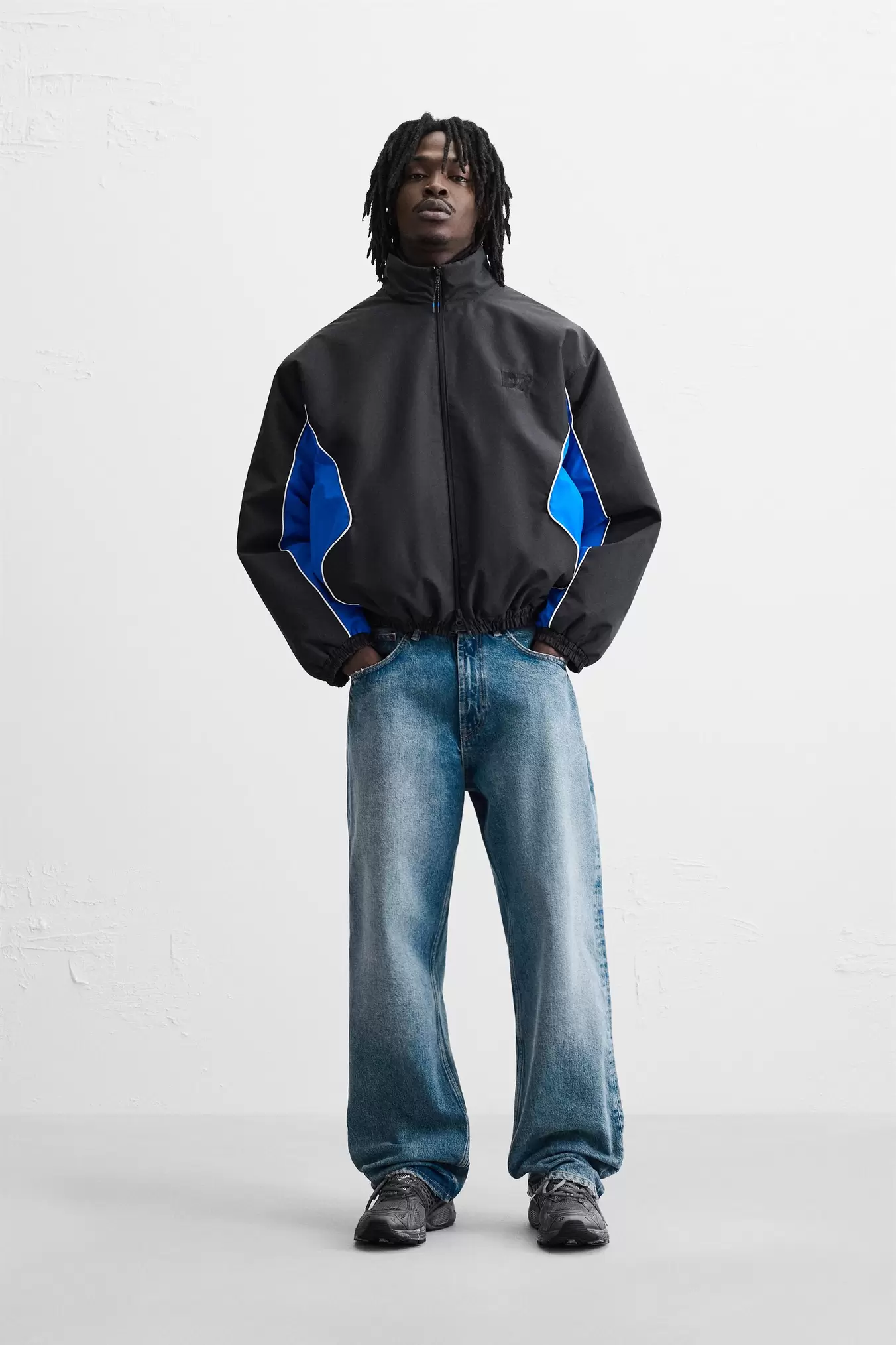 BLOUSON TECHNIQUE AVEC BLOCS DE COULEUR offre à 999 Dh sur ZARA