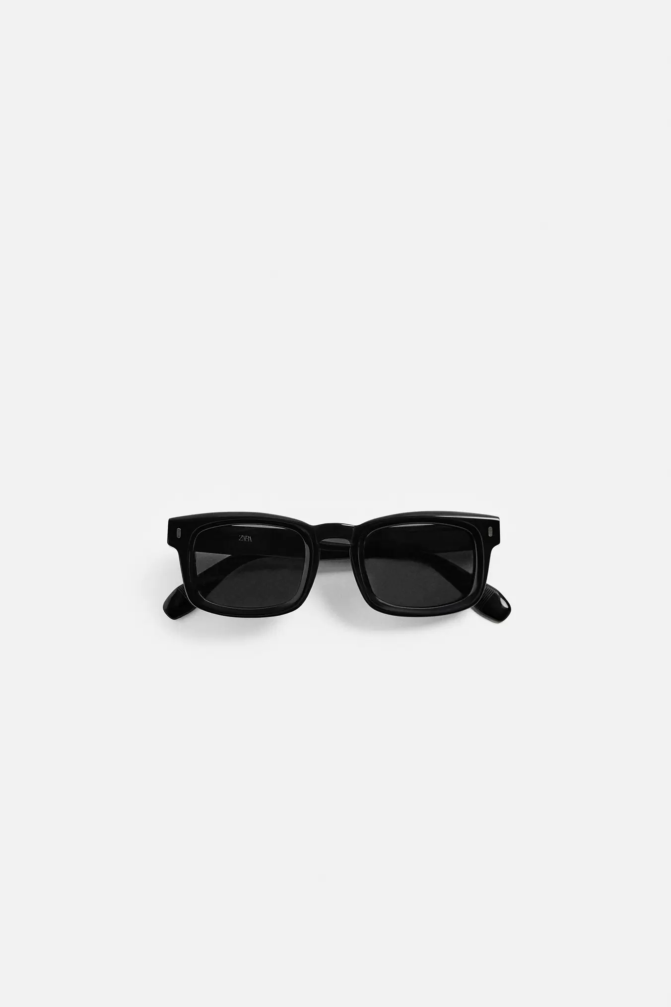 LUNETTES DE SOLEIL CARRÉES offre à 849 Dh sur ZARA