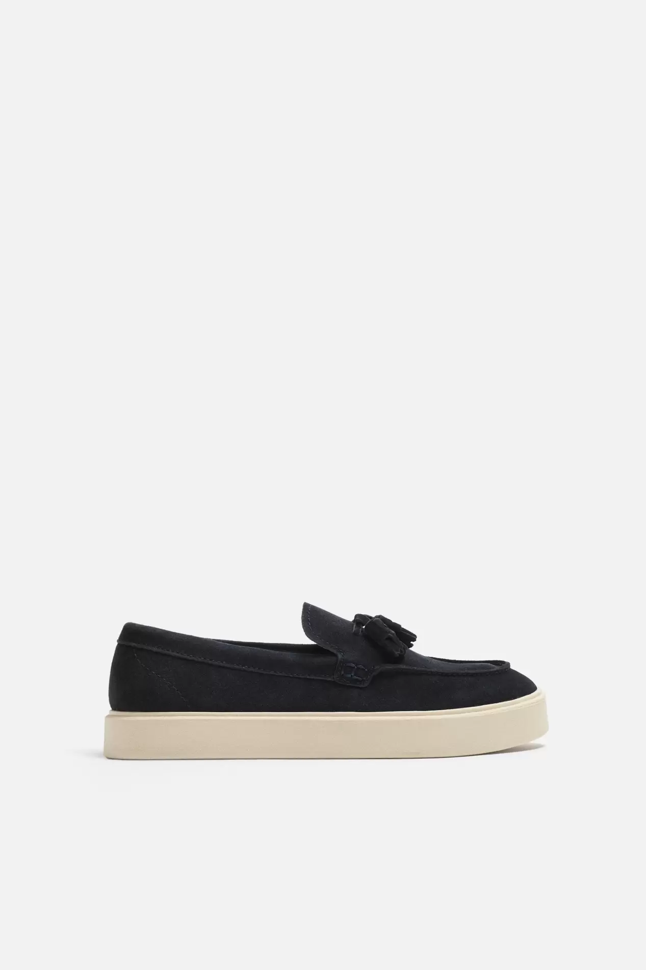 MOCASSIN EN CUIR À POMPONS CASUAL offre à 849 Dh sur ZARA