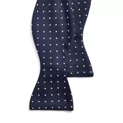 Polka-Dot Silk Repp Bow Tie offre à 19420 Dh sur Ralph Lauren