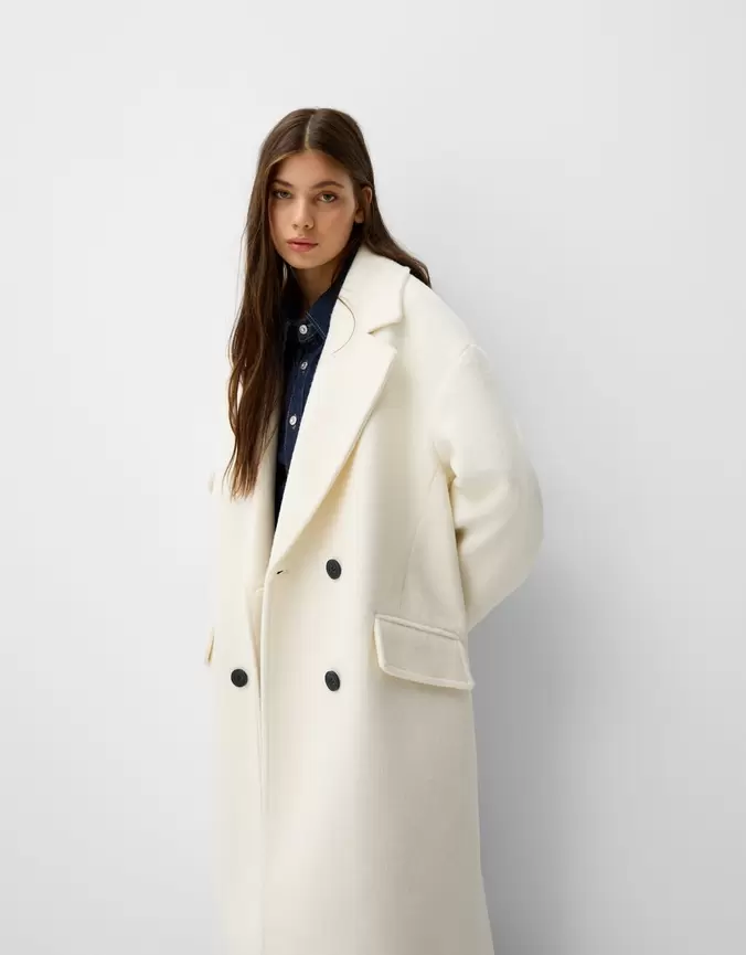 Manteau épaules tombantes offre à 849 Dh sur Bershka