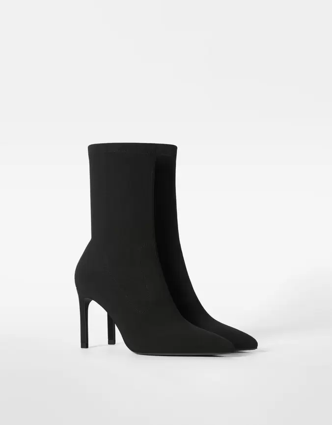 Bottines talon moulantes offre à 499 Dh sur Bershka