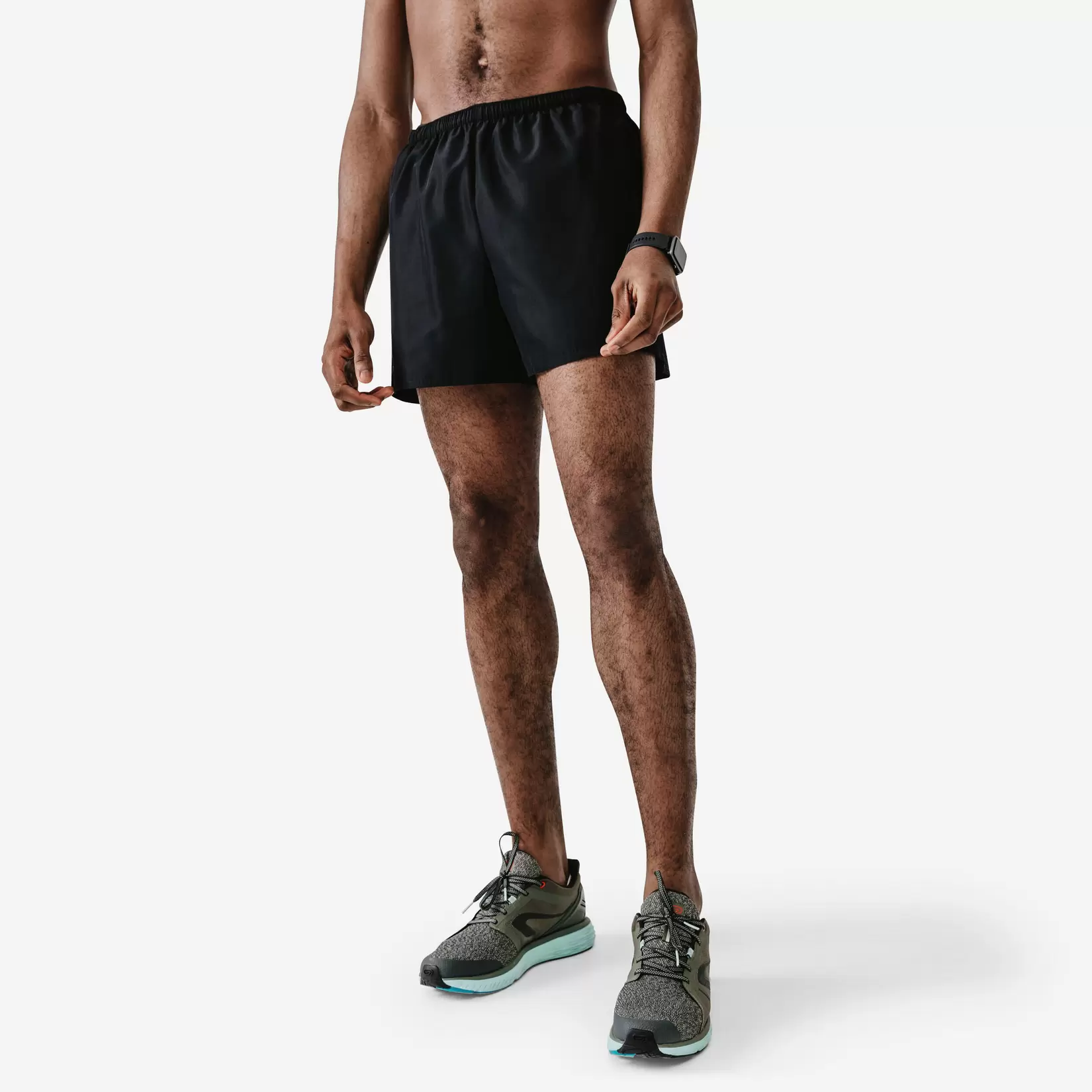 Short running respirant homme - Dry noir offre à 69 Dh sur Decathlon
