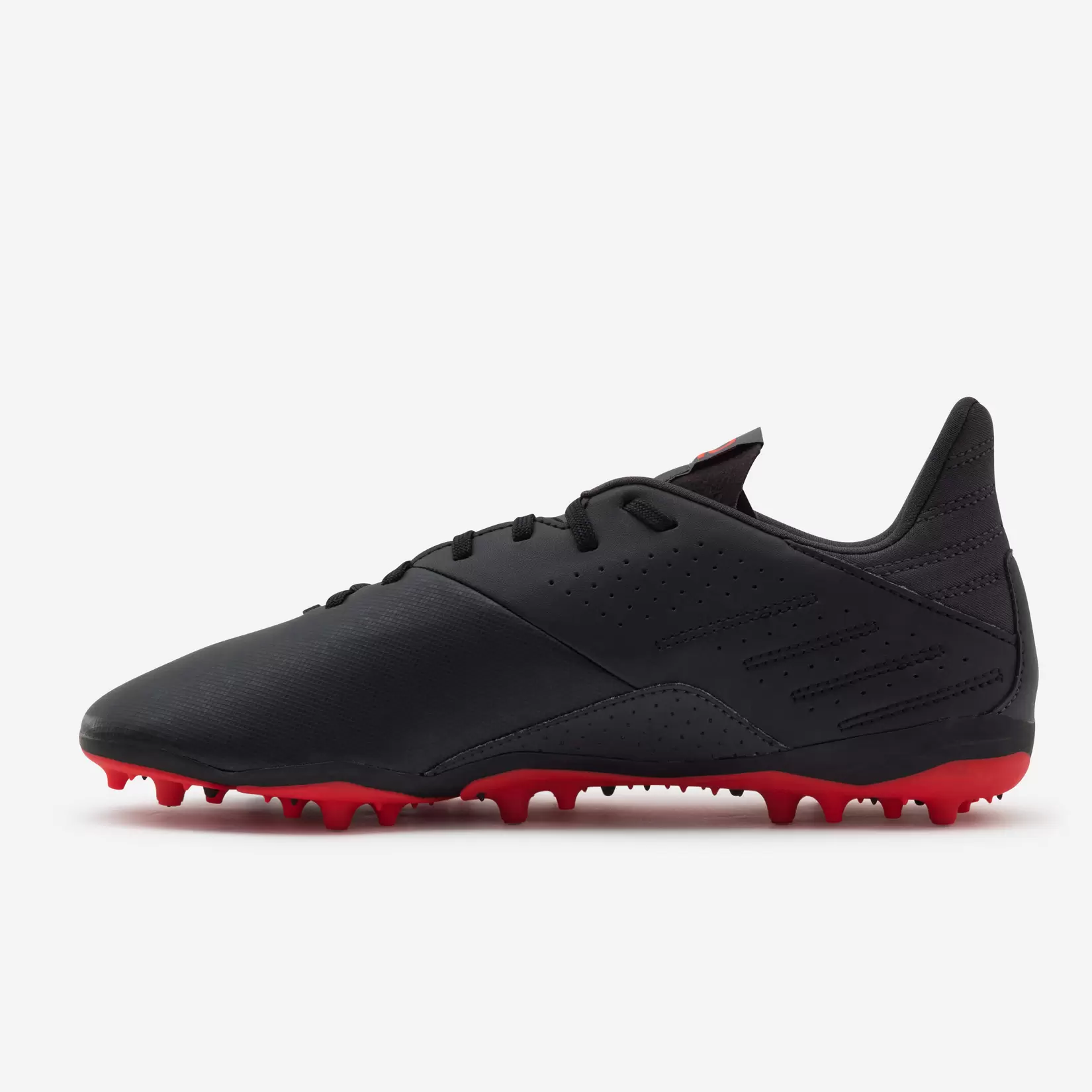 CHAUSSURES DE FOOTBALL VIRALTO I MG/AG NOIR ET ROUGE offre à 399 Dh sur Decathlon