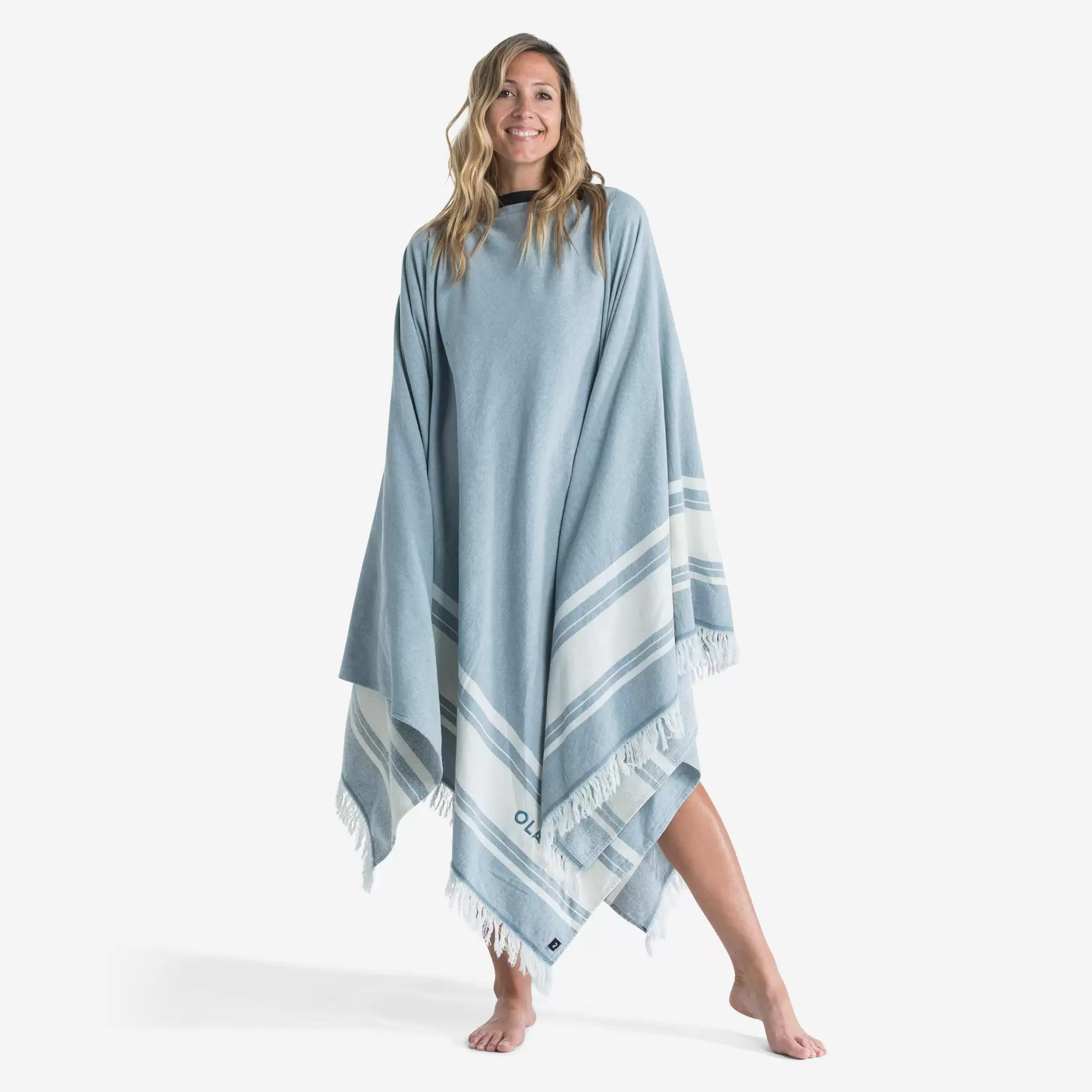 Serviette de plage poncho 190 x 190 cm - gris bleu offre à 229 Dh sur Decathlon