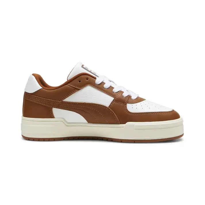 CA Pro Classic PUMA White-Teak offre à 594 Dh sur Planet Sport