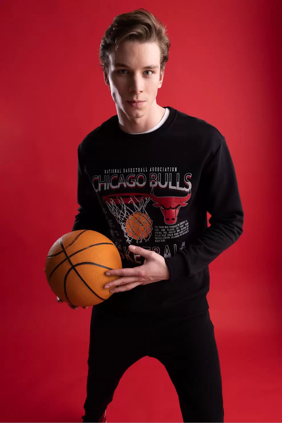 Defacto Fit Nba Chicago Bulls Sweat-Shirt De Sport À Col Rond Et Coupe Standard Sous Licence offre à 349 Dh sur Defacto