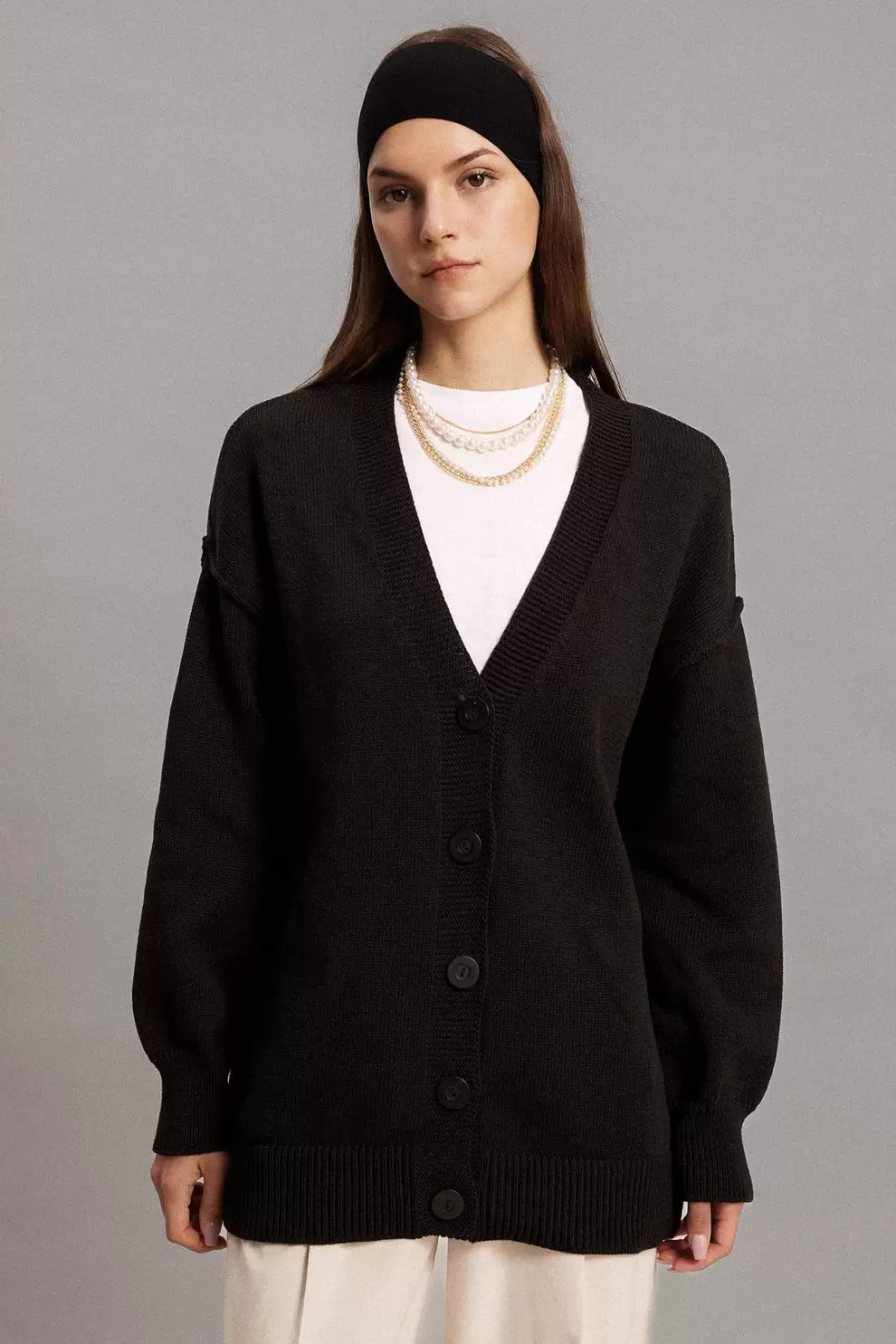 Cardigan coupe régulière à Col En V offre à 349 Dh sur Defacto