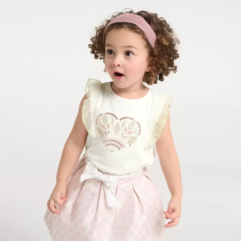 T-shirt brodé à manches volantées blanc bébé fille offre à 179 Dh sur Okaidi