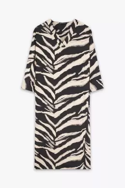 ROBE LONGUE A MOTIF ZEBRE offre à 279 Dh sur Marwa