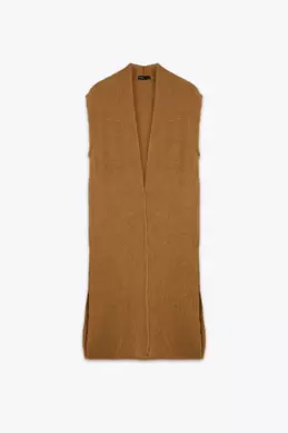 GILET LONG EN MAILLE offre à 279 Dh sur Marwa