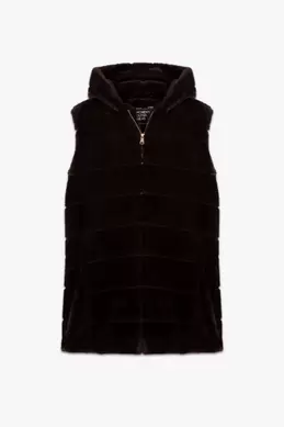 GILET EN FOURRURE offre à 299 Dh sur Marwa