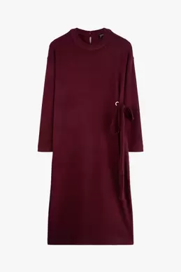 ROBE LONGUE AVEC BOUCLE offre à 249 Dh sur Marwa