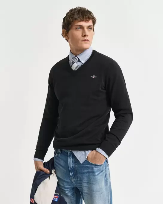 Pull col V en coton classique offre à 120 Dh sur GANT