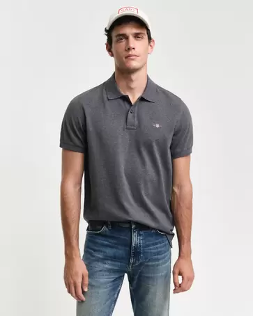 Polo regular fit en coton piqué Shield offre à 90 Dh sur GANT