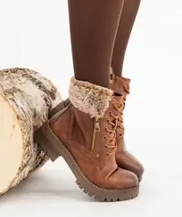 Boots femme fourrées et crantées avec col duveteux à zip et à lacets offre à 31,49 Dh sur GÉMO