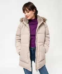 Manteau matelassé à capuche en fourrure imitation femme offre à 47,99 Dh sur GÉMO