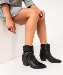 Boots femme à talon cubain santiags bout surpiqué avec brides fantaisie cloutées offre à 31,49 Dh sur GÉMO