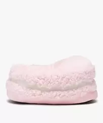 Chaussons femme volumineux en forme de macaron offre à 8,49 Dh sur GÉMO