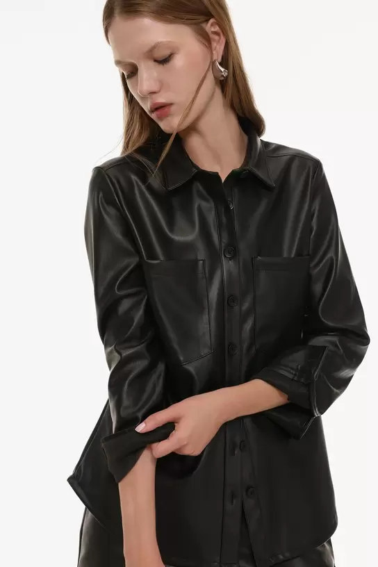 Faux Leather Shirt offre à 279 Dh sur Lefties