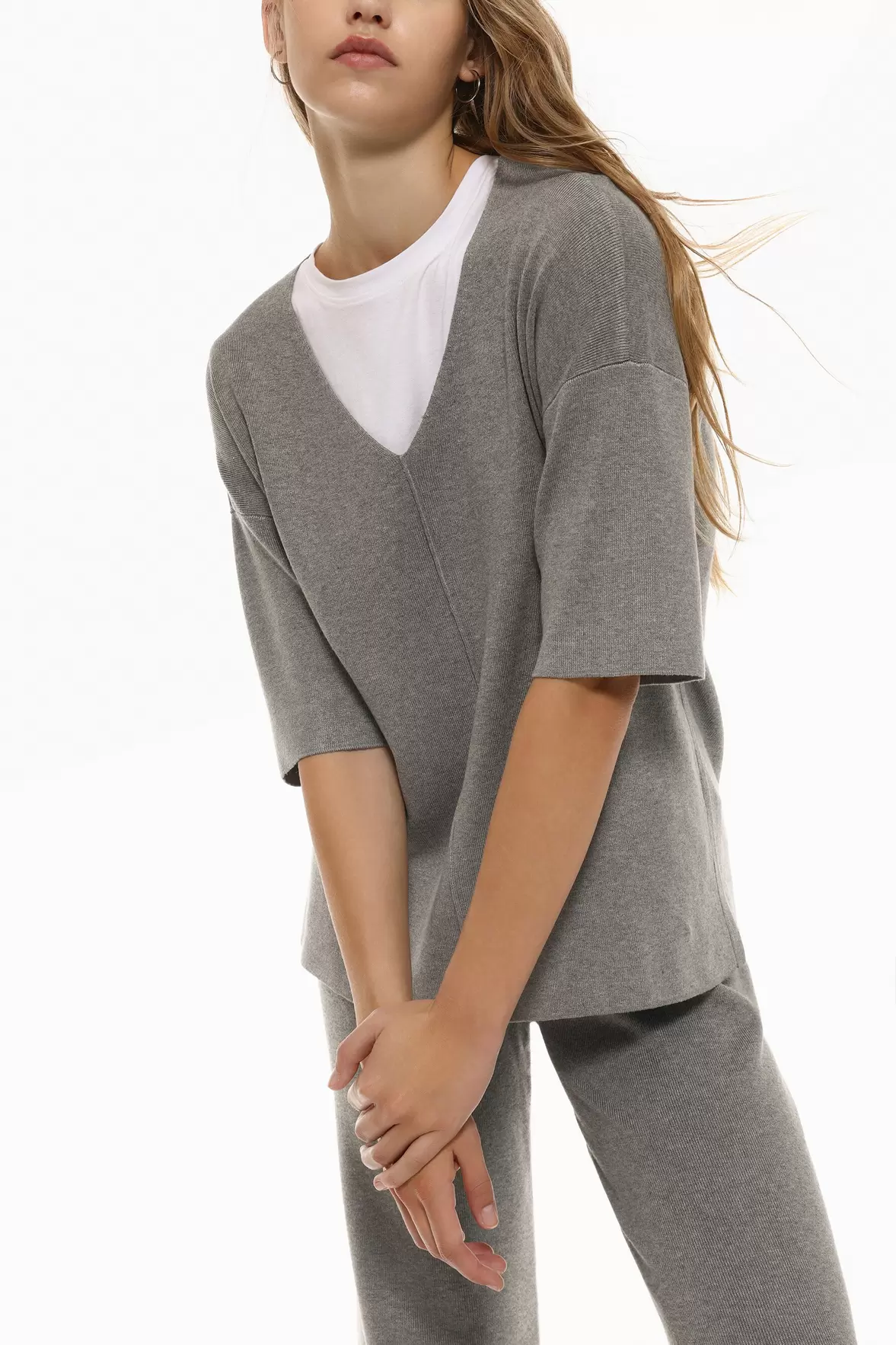 V-Neck Sweater offre à 259 Dh sur Lefties