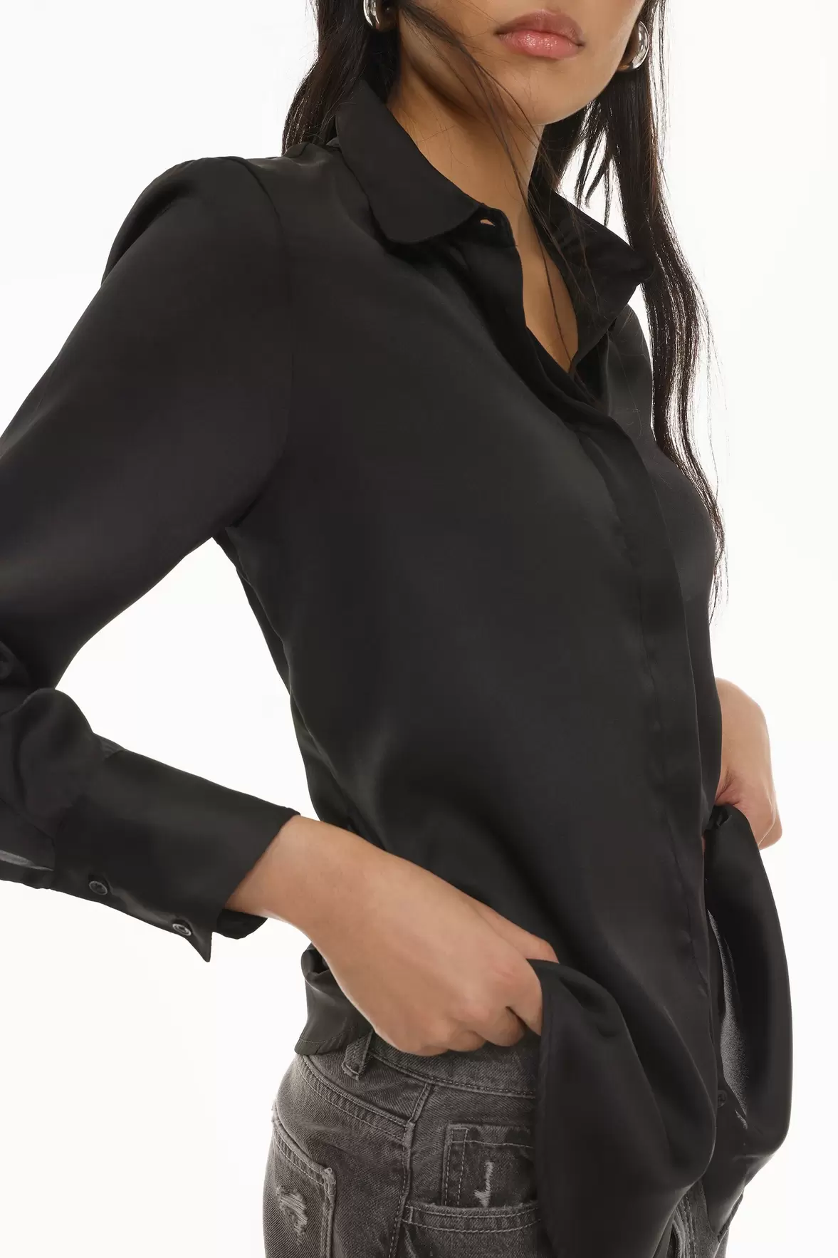 Long Sleeve Satin Shirt offre à 199 Dh sur Lefties