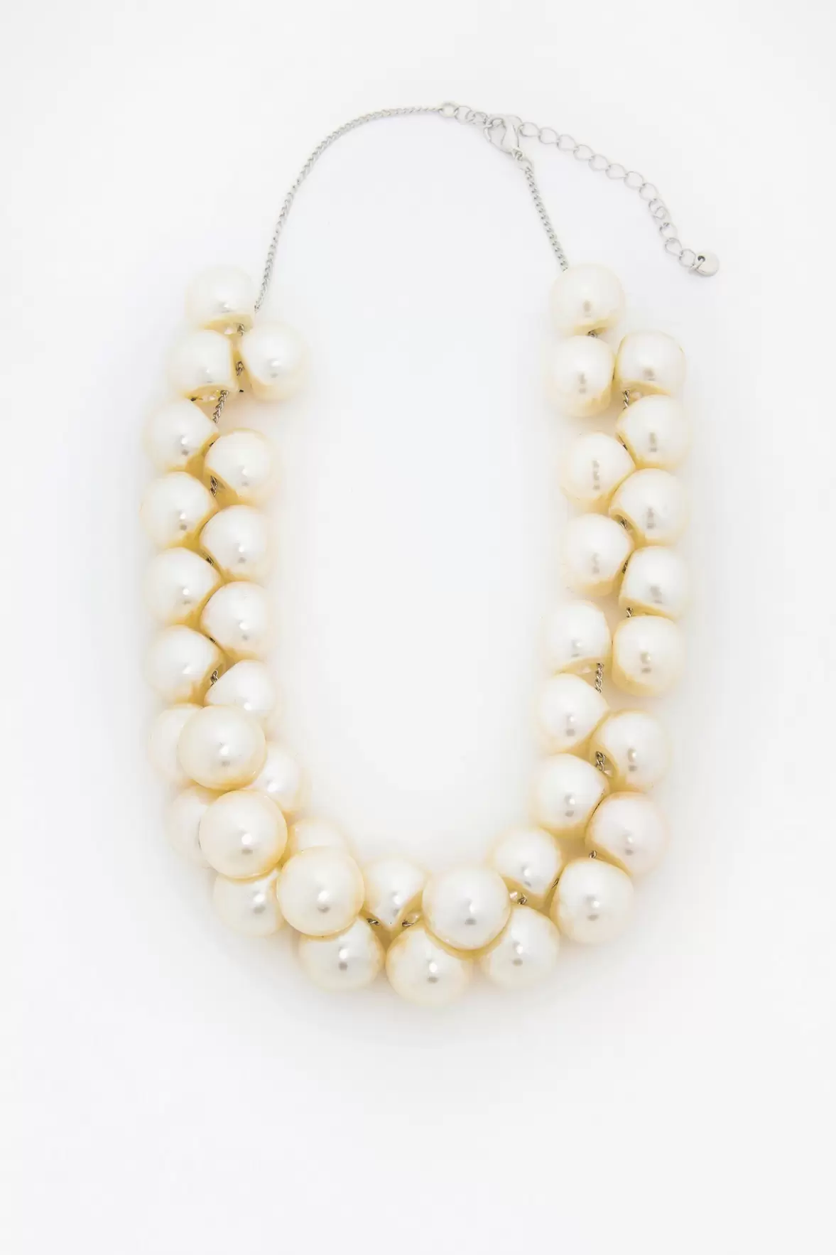 Pearl Bead Necklace offre à 119 Dh sur Lefties