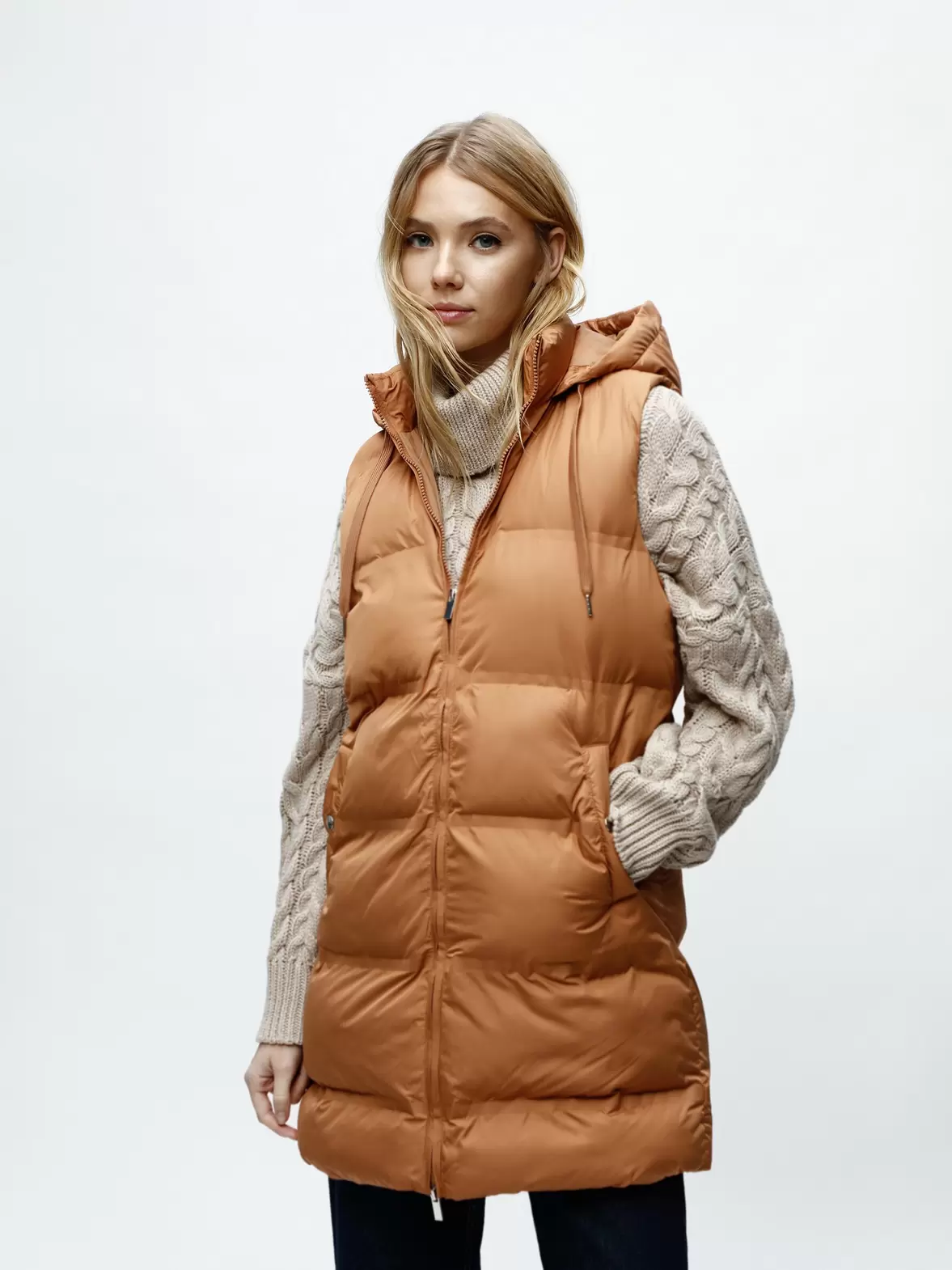 Long Puffer Gilet offre à 379 Dh sur Lefties