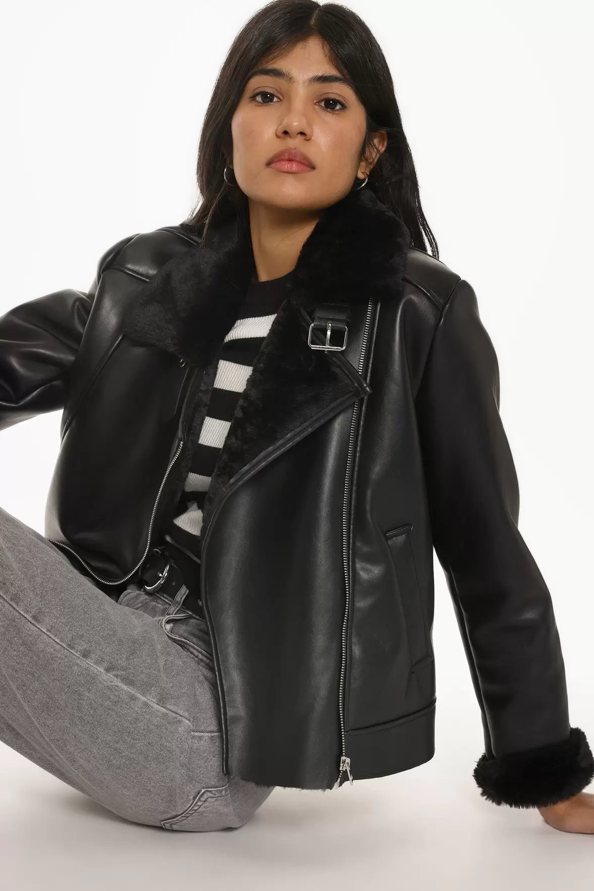 Faux Leather Double-Faced Jacket offre à 579 Dh sur Lefties