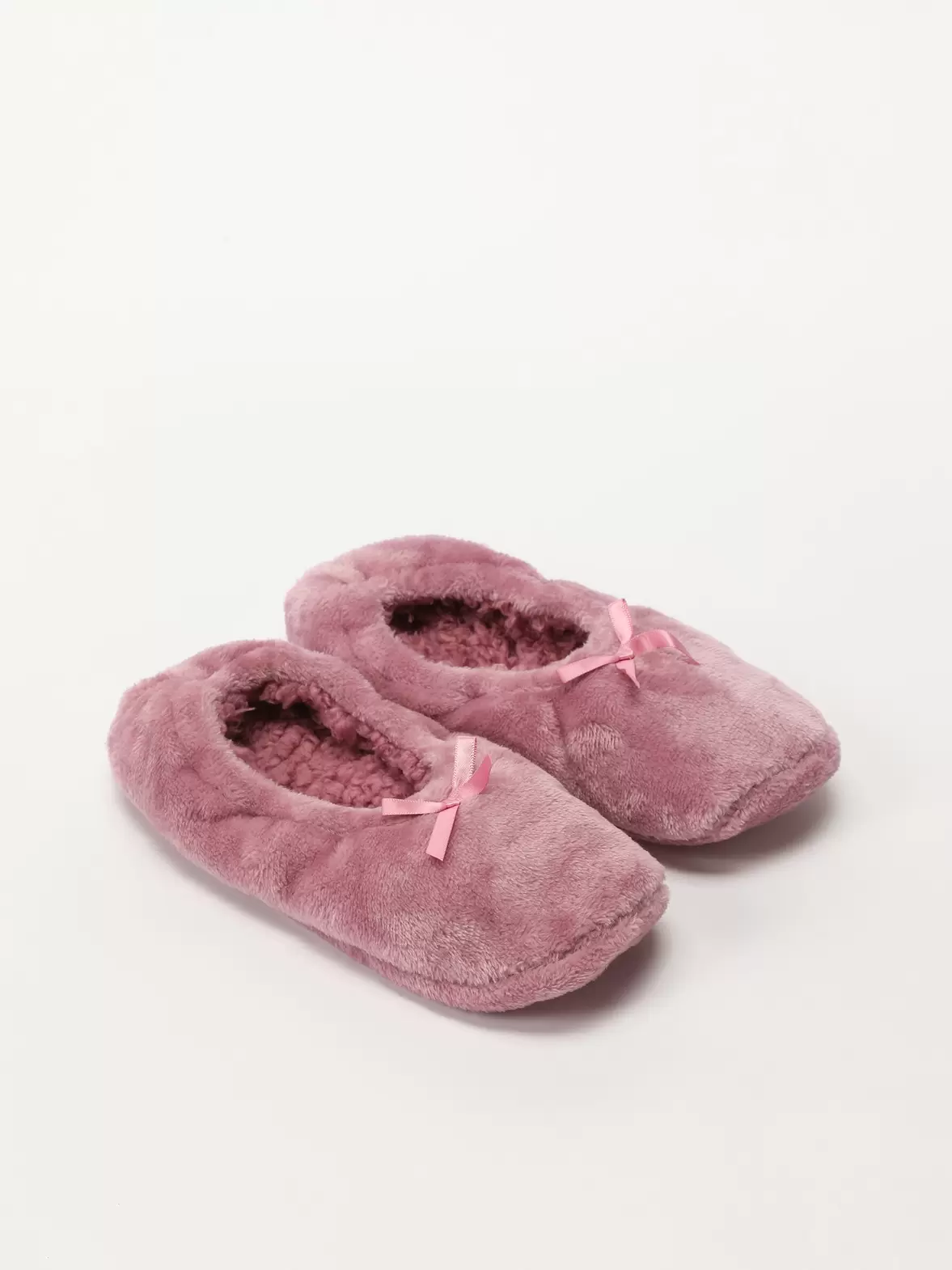 Soft-Touch Sock-Style Slippers offre à 69 Dh sur Lefties