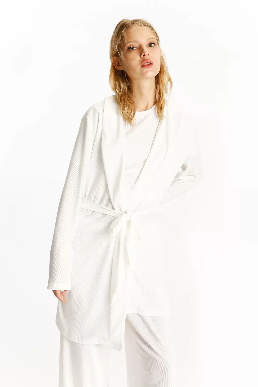 Basic Dressing Gown offre à 199 Dh sur Lefties