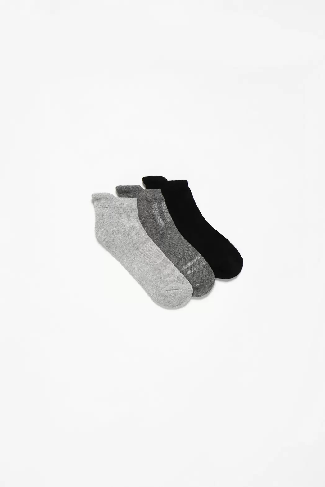 Pack Of 3 Pairs Of Sports Socks offre à 69 Dh sur Lefties