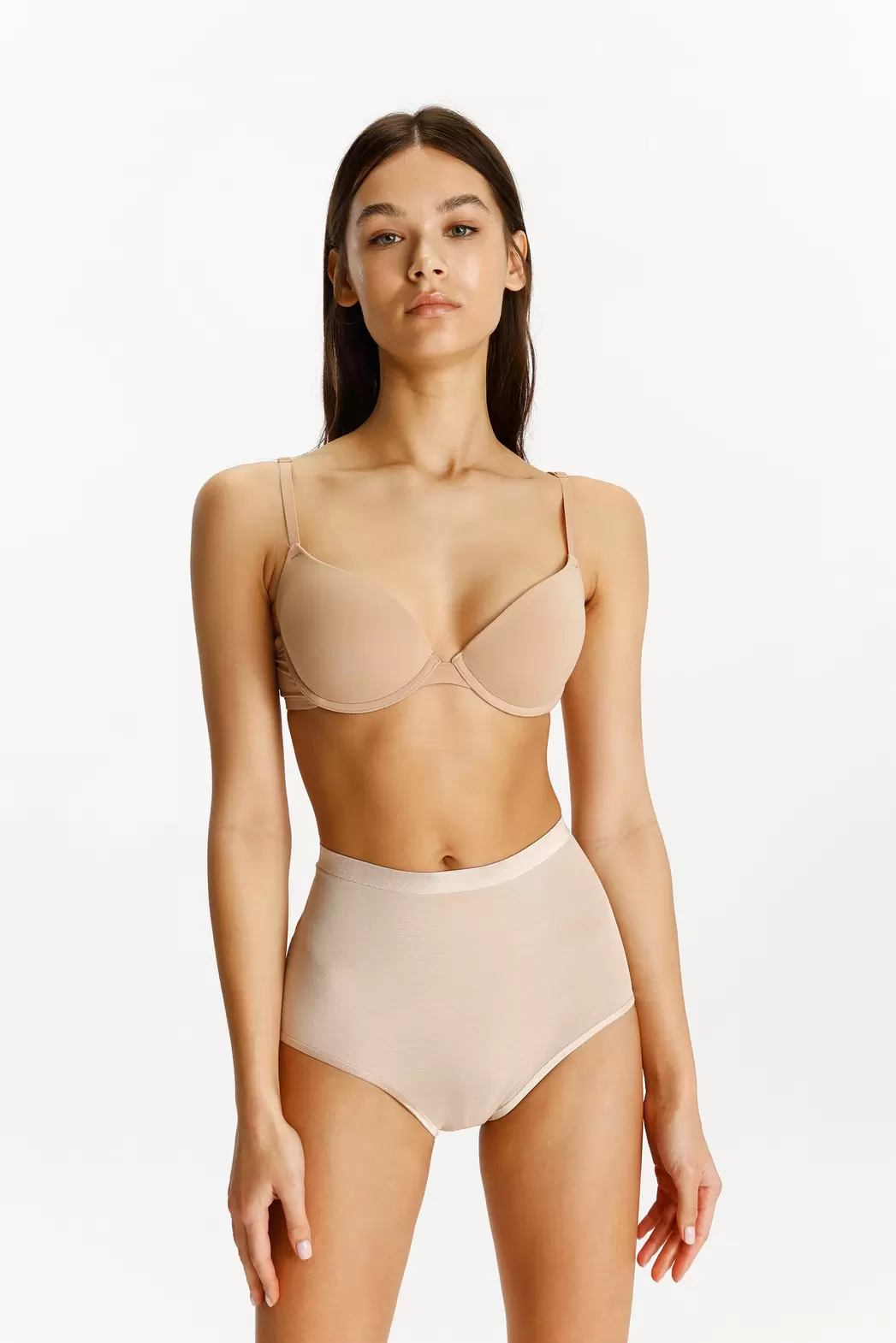 High-Rise Shapewear Briefs offre à 139 Dh sur Lefties