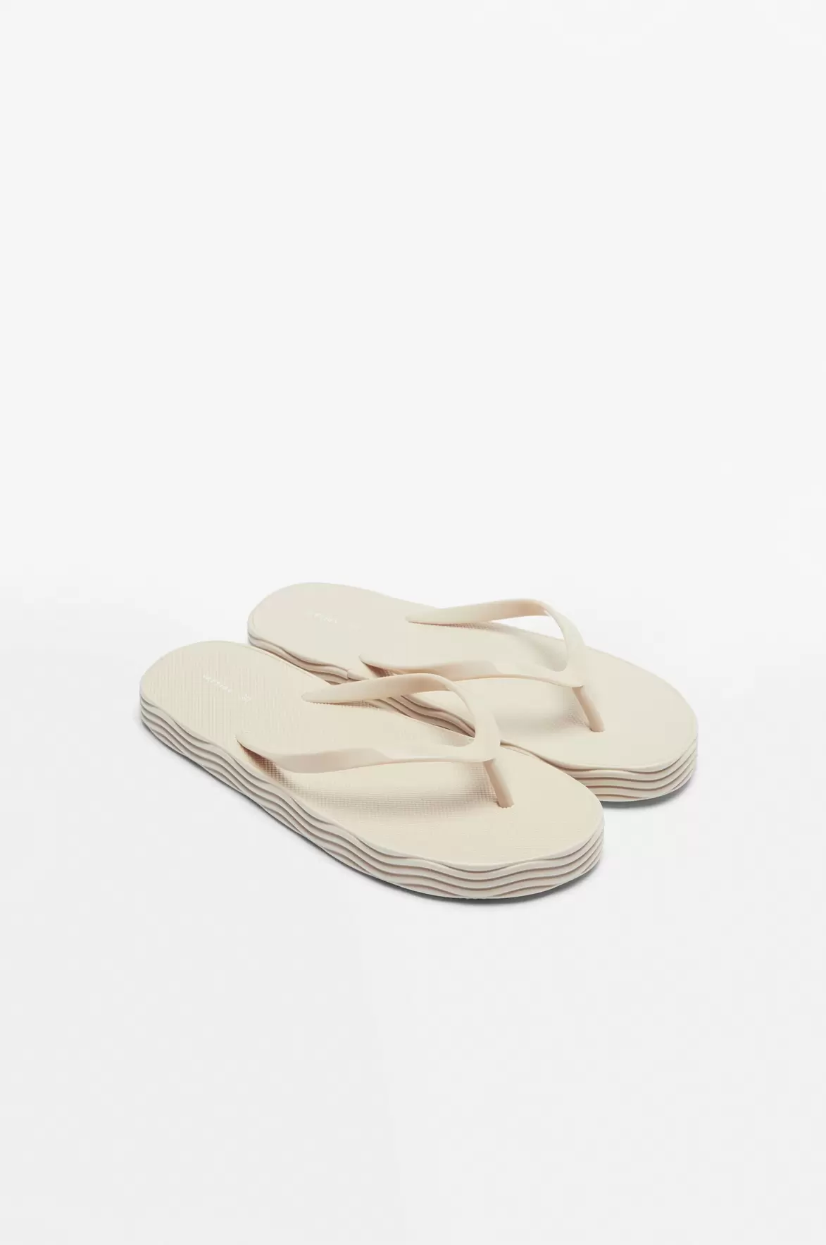 Beach Sandals With Chunky Soles offre à 139 Dh sur Lefties